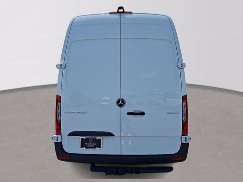 Used 2025 Mercedes-Benz Sprinter 2500 image 6