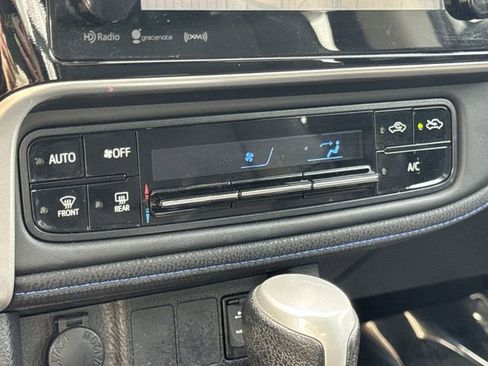 Used 2017 Toyota Corolla SE w/ SE Premium Package FWD image 19