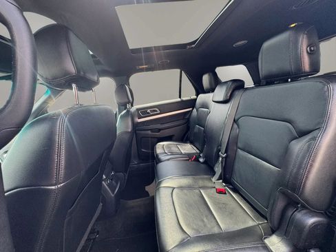 Used 2016 Ford Explorer XLT w/ Equipment Group 202A AWD/4WD image 12