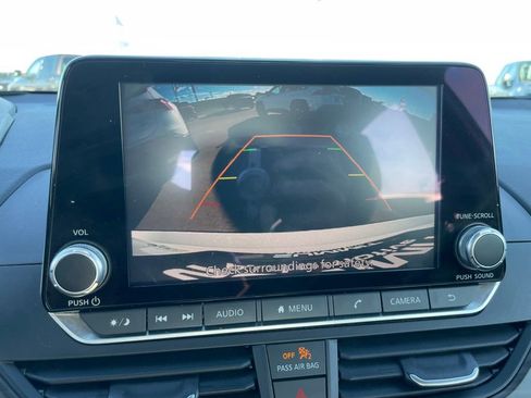 Used 2024 Nissan Altima 2.5 SV FWD image 19