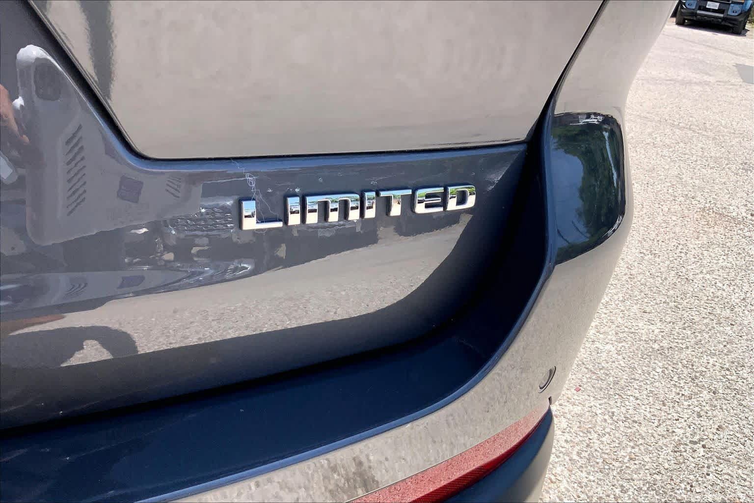 Used 2023 Jeep Grand Cherokee L Limited w/ Luxury Tech Group II RWD image 10