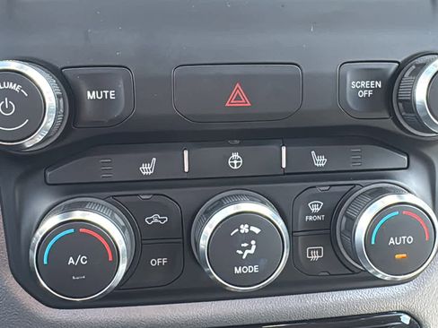 Used 2019 RAM 1500 Big Horn AWD/4WD image 18
