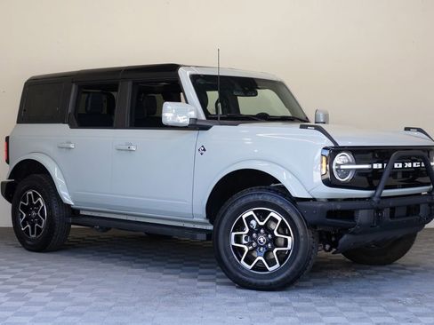 Used 2024 Ford Bronco Outer Banks AWD/4WD image 2