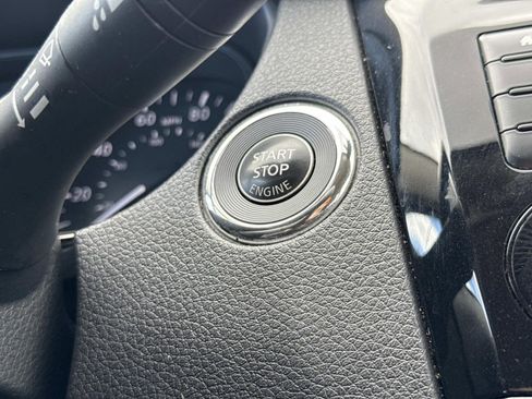 Used 2022 Nissan Rogue Sport SV w/ Technology Package image 19