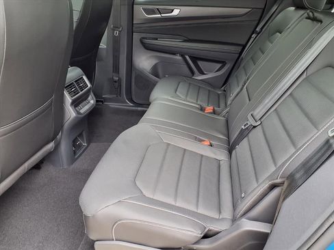 New 2026 Volkswagen Atlas Cross Sport SEL AWD/4WD image 9