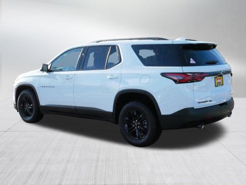 Used 2023 Chevrolet Traverse LT w/ Midnight/Sport Edition image 5