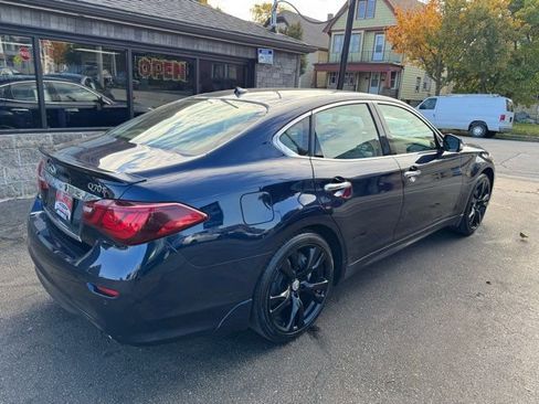 Used 2019 INFINITI Q70 Luxe w/ Sport Package image 6