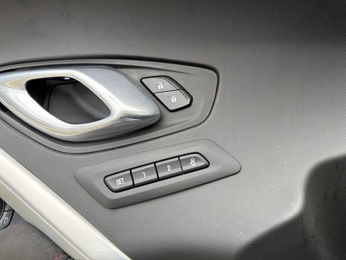 Used 2022 Chevrolet Camaro ZL1 RWD image 36