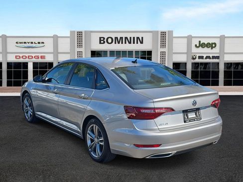 Used 2021 Volkswagen Jetta R-Line w/ R-Line Cold Weather Package image 4