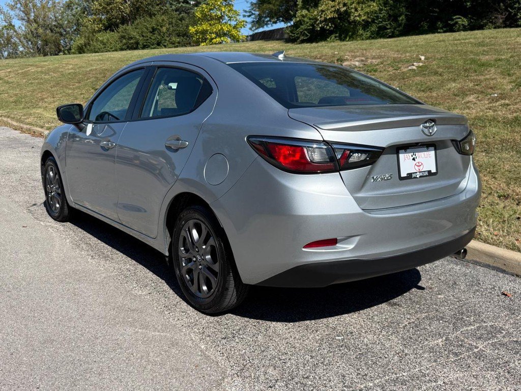 Used 2019 Toyota Yaris LE FWD image 3