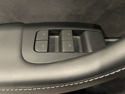 Used 2023 Tesla Model Y Long Range image 9