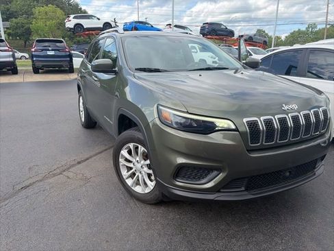 Used 2021 Jeep Cherokee Latitude AWD/4WD image 6