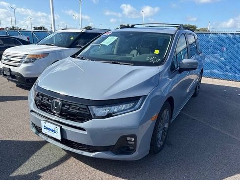 Used 2025 Honda Odyssey Touring image 1