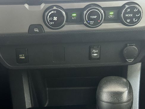 Used 2016 Toyota Tacoma SR5 w/ Towing Package image 24