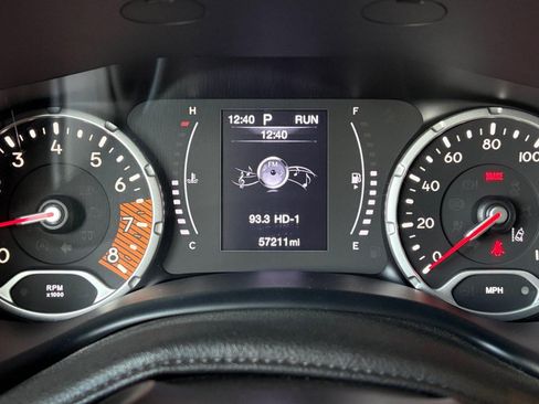 Used 2023 Jeep Renegade Latitude AWD/4WD image 21