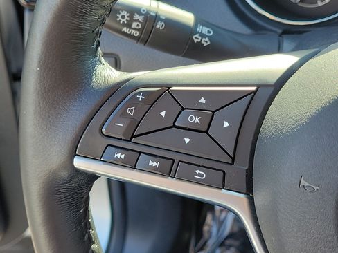 Used 2017 Nissan Rogue Sport SL FWD image 29