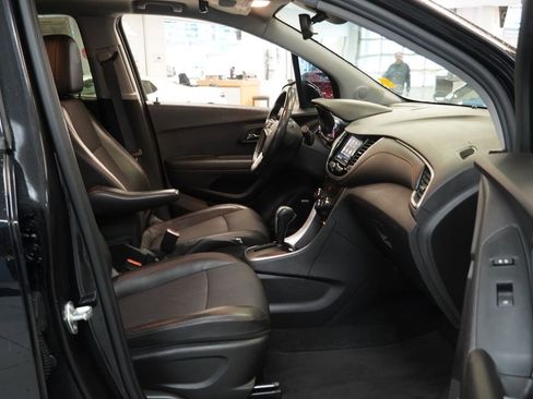 Used 2020 Chevrolet Trax LT w/ Sun & Sound Package image 23