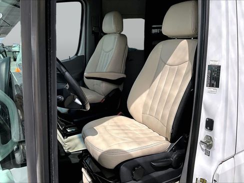 Used 2017 Mercedes-Benz Sprinter 3500 image 8