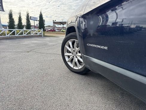 Used 2015 Jeep Cherokee Limited w/ Luxury Group image 14