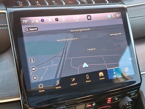 Certified 2025 Jeep Grand Cherokee Limited image 18