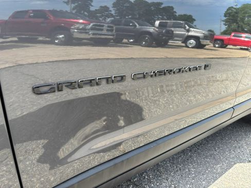Used 2023 Jeep Grand Cherokee L Laredo AWD/4WD image 11