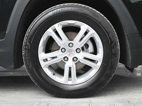 Used 2024 GMC Terrain SLE AWD/4WD image 10