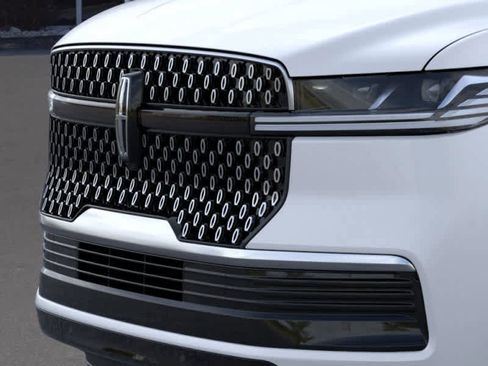 New 2025 Lincoln Navigator Reserve image 17