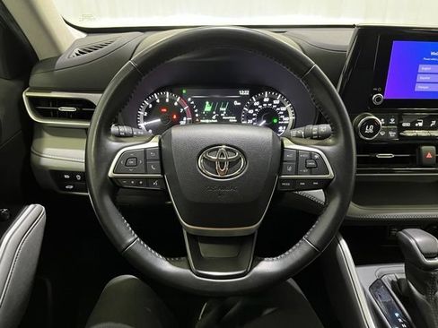 Used 2023 Toyota Highlander LE AWD/4WD image 20
