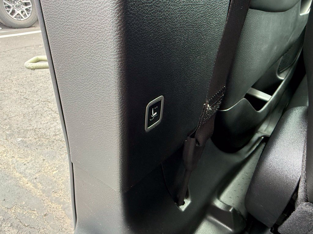 New 2027 Chrysler Pacifica Select w/ Family Tech Group FWD image 35