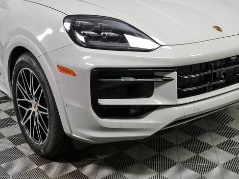 New 2026 Porsche Cayenne GTS AWD/4WD image 40