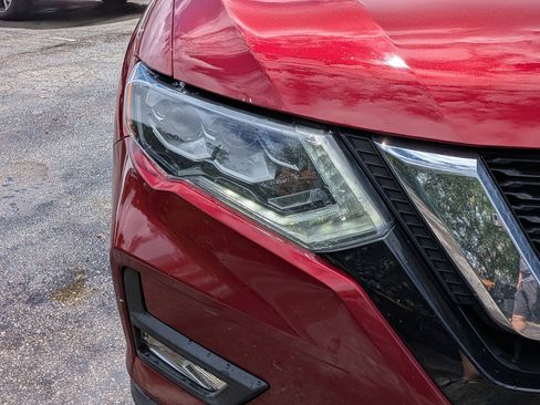 Used 2018 Nissan Rogue SL w/ Premium Package image 10