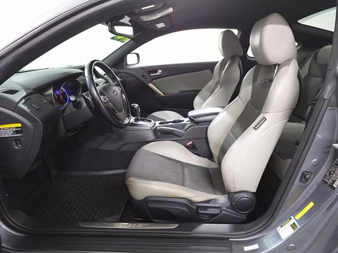 Used 2016 Hyundai Genesis 3.8 image 8