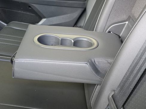 Used 2024 Volkswagen Tiguan SE FWD image 10