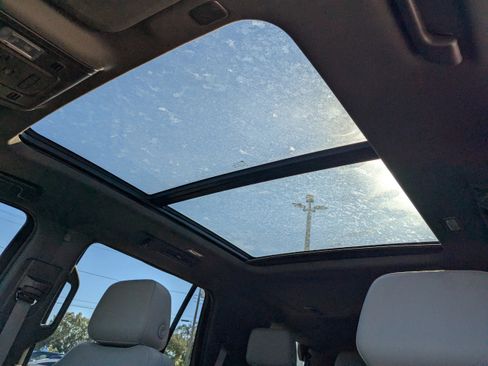 Used 2021 Chevrolet Tahoe Z71 w/ Z71 Signature Package image 23