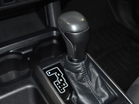 Used 2017 Toyota Tacoma TRD Off-Road image 14