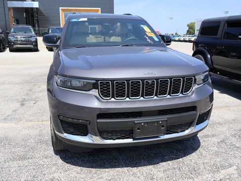 Used 2023 Jeep Grand Cherokee L Limited w/ Luxury Tech Group II AWD/4WD image 7