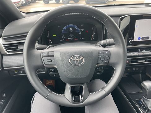 Used 2025 Toyota Camry SE image 21