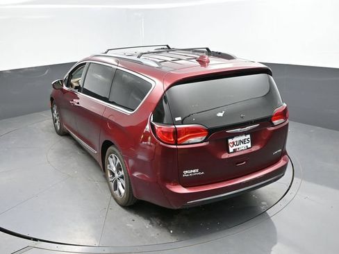 Used 2017 Chrysler Pacifica Limited FWD image 43