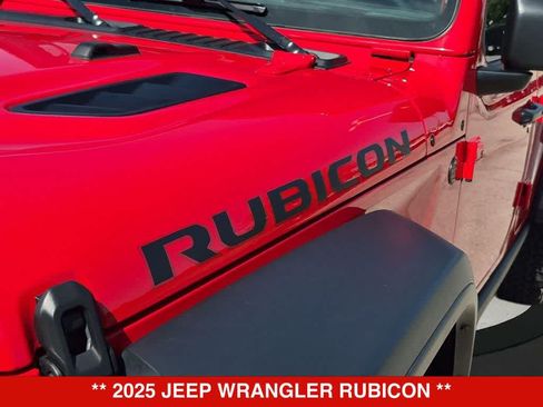 Used 2025 Jeep Wrangler Unlimited Rubicon AWD/4WD image 11