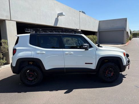 Used 2018 Jeep Renegade Trailhawk w/ UConnect 8.4 Nav Group AWD/4WD image 6