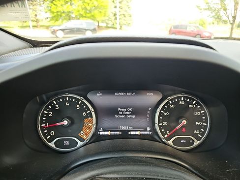 Used 2019 Jeep Renegade Trailhawk AWD/4WD image 22