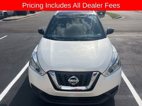 Used 2020 Nissan Kicks SV FWD image 2