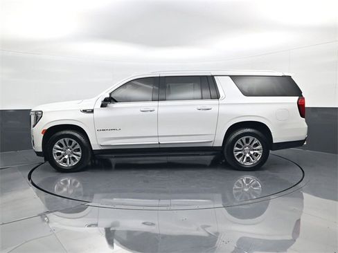 Used 2021 GMC Yukon XL Denali image 8