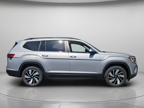 Certified 2025 Volkswagen Atlas SE FWD image 7