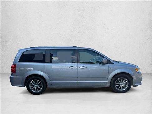 Used 2014 Dodge Grand Caravan SXT FWD image 4