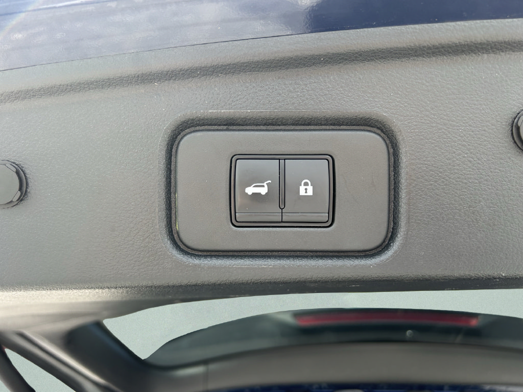 Used 2025 Nissan Pathfinder SV FWD image 16