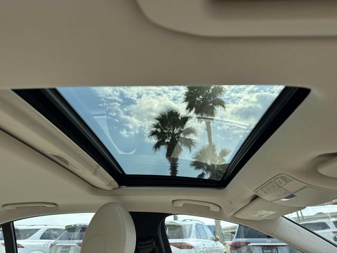 Used 2022 Mercedes-Benz E 350 Sedan image 10