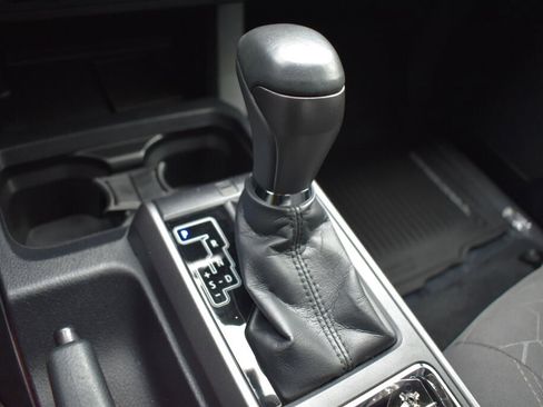 Used 2017 Toyota Tacoma TRD Off-Road w/ Premium & Technology Package image 13