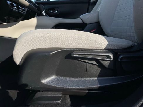 Certified 2024 Honda HR-V LX image 24