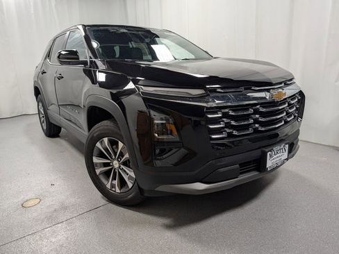 New 2026 Chevrolet Equinox LT w/ Convenience Package II FWD image 2